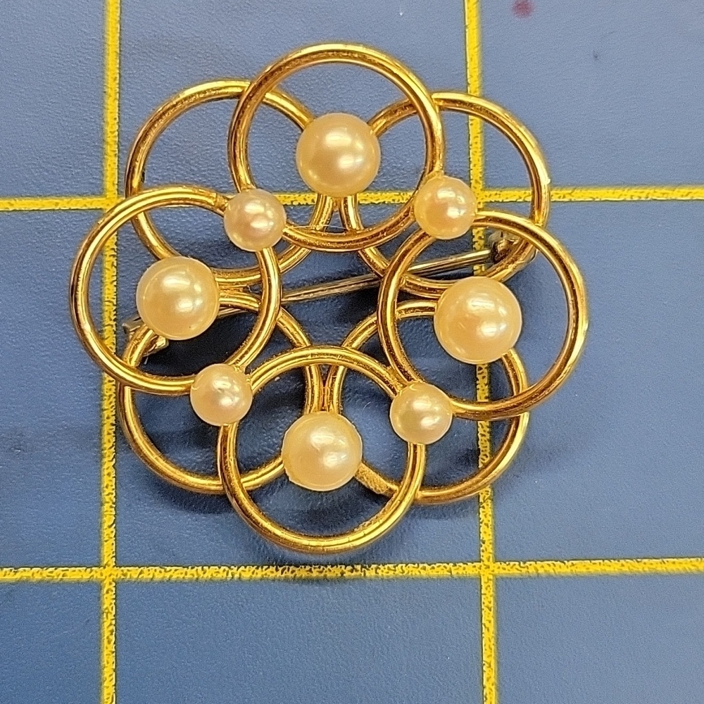 Vintage Pearl Stone Swirl Gold Tone Brooch Pin